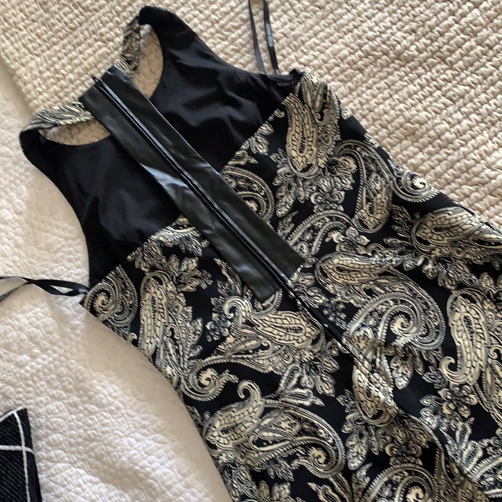 Dress - Picture 6 of 7